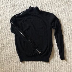 Sleek sweater with zipper detail